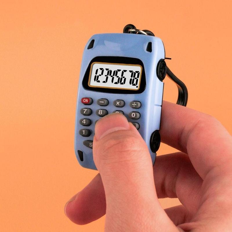Stationery And Office Supply Chain - ミニカー型ポータブル電卓、取り外し可能なキーチェーン、コンパクトサイズ、子供向けのかわいい文房具ギフト、オフィスや学校用品
